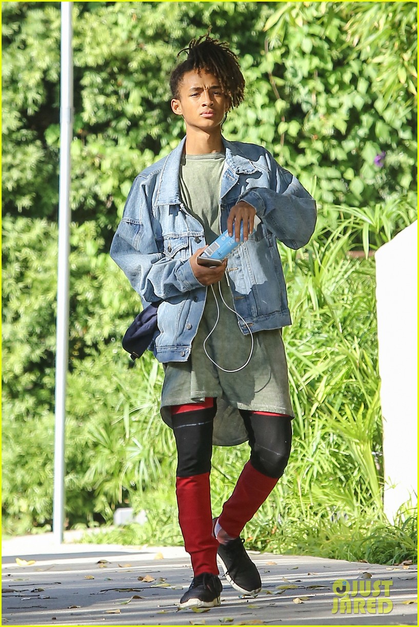 Jaden Smith Downs Boxed Water While Out with Friends Photo 3480557