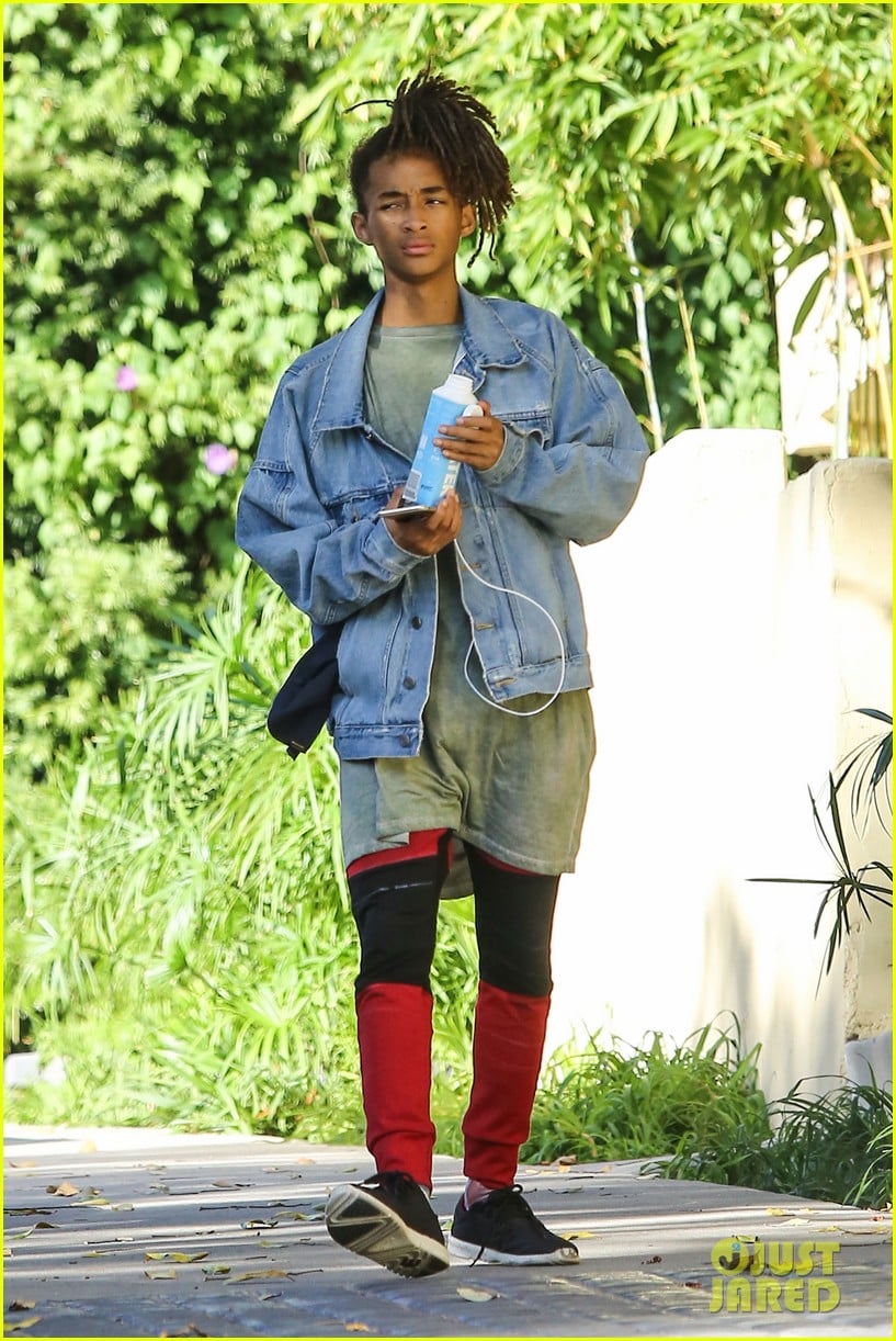 Jaden Smith Downs Boxed Water While Out with Friends Photo 3480559