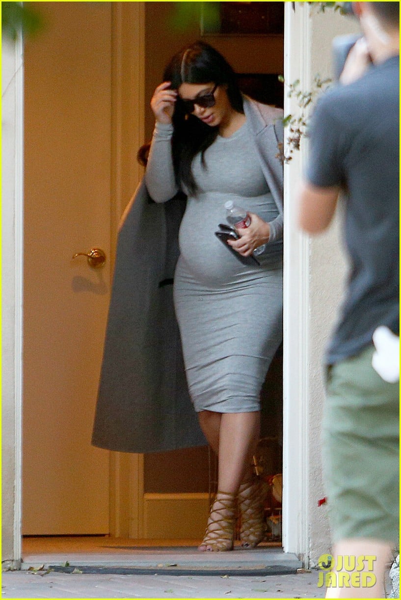 Kourtney Kardashian Bares It All In Her Calvins : Photo 3495890 | Kim