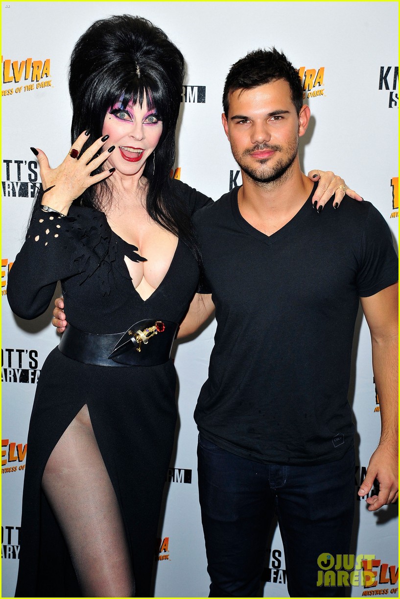 Taylor Lautner Cozies Up With Elvira At Knott S Scary Farm Photo