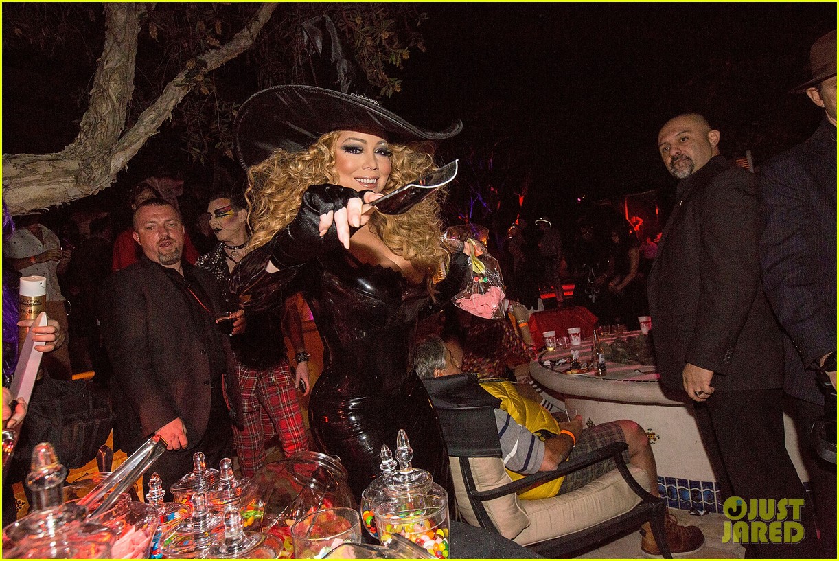 Mariah Carey Celebrates Halloween with Her Superhero Kids! Photo(01)