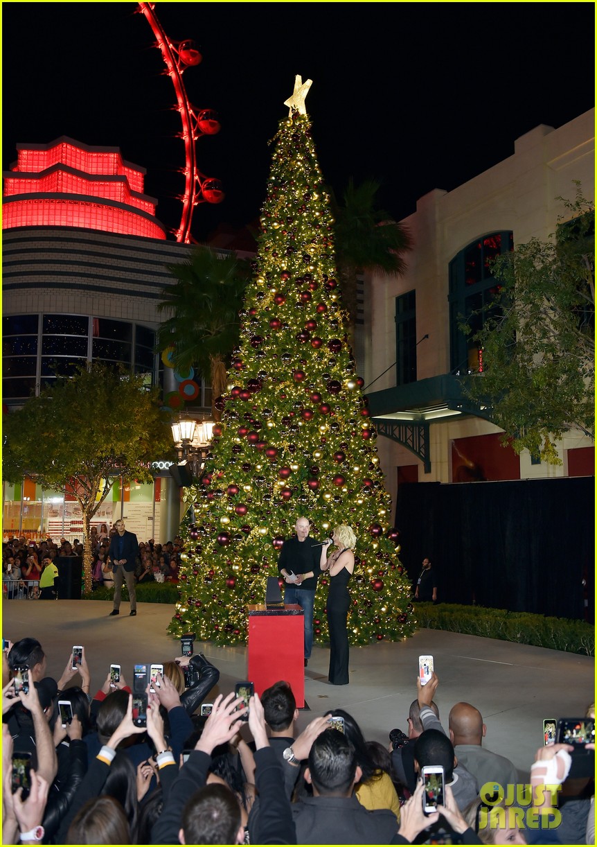 Britney Spears Gets Ready for the Holidays at Christmas Tree Lighting