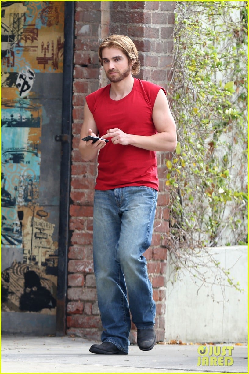 james-franco-shirtless-flaunts-abs-for-d