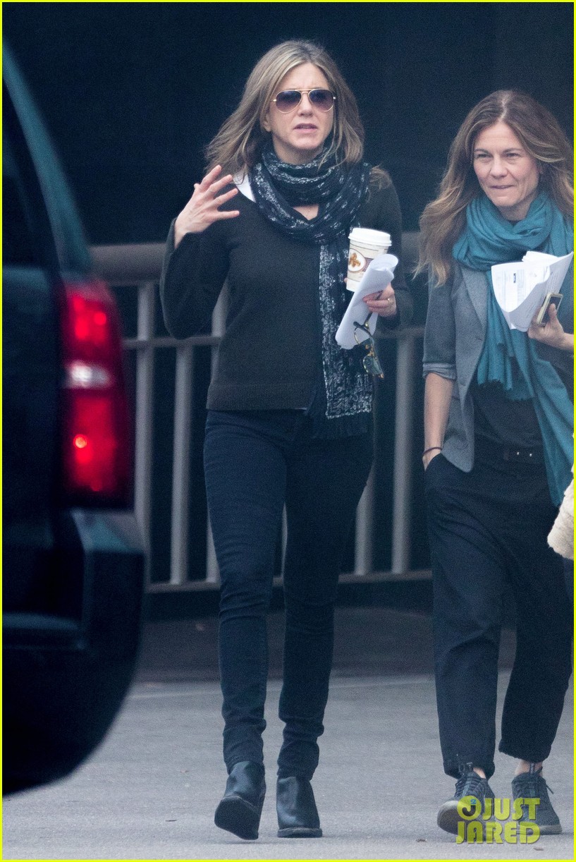 Jennifer Aniston Get Into Character On &lsquo;The Yellow Birds&rsquo; Set: Photo