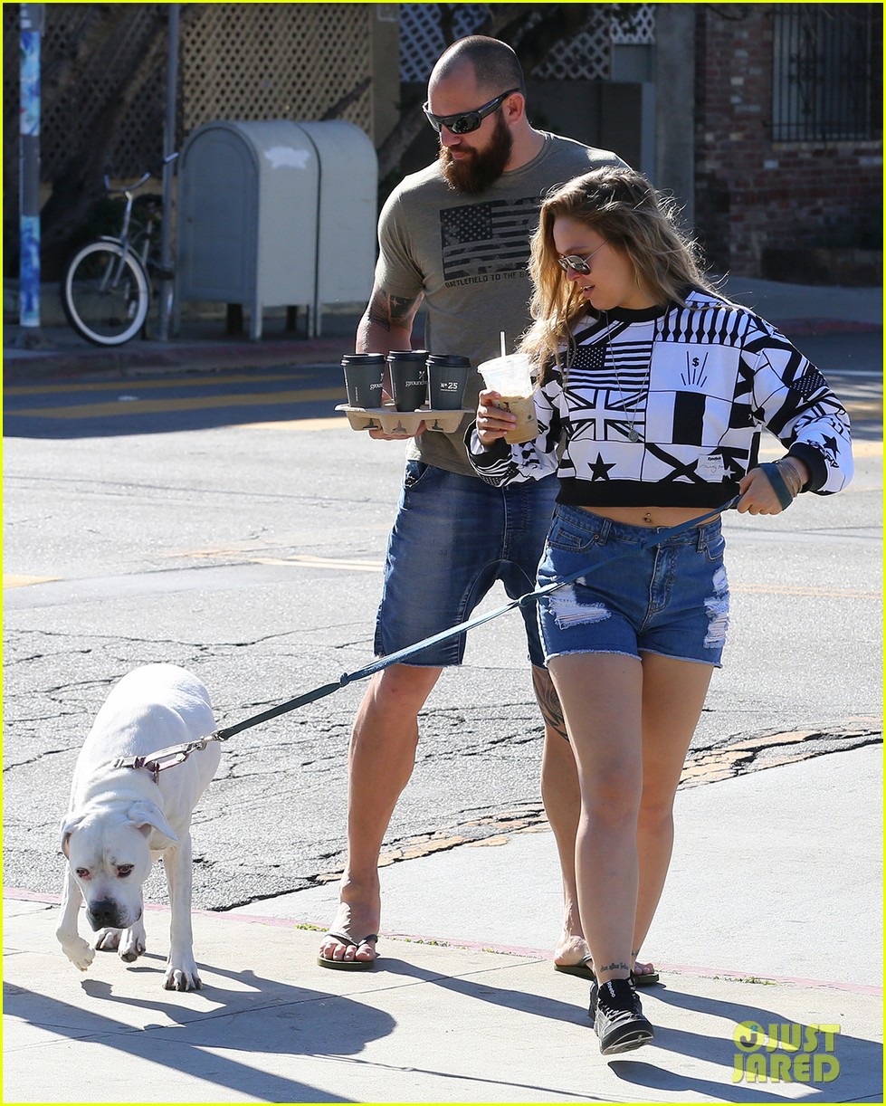 rounda-rousey-and-bf-travis-go-out-for-coffee-19.JPG