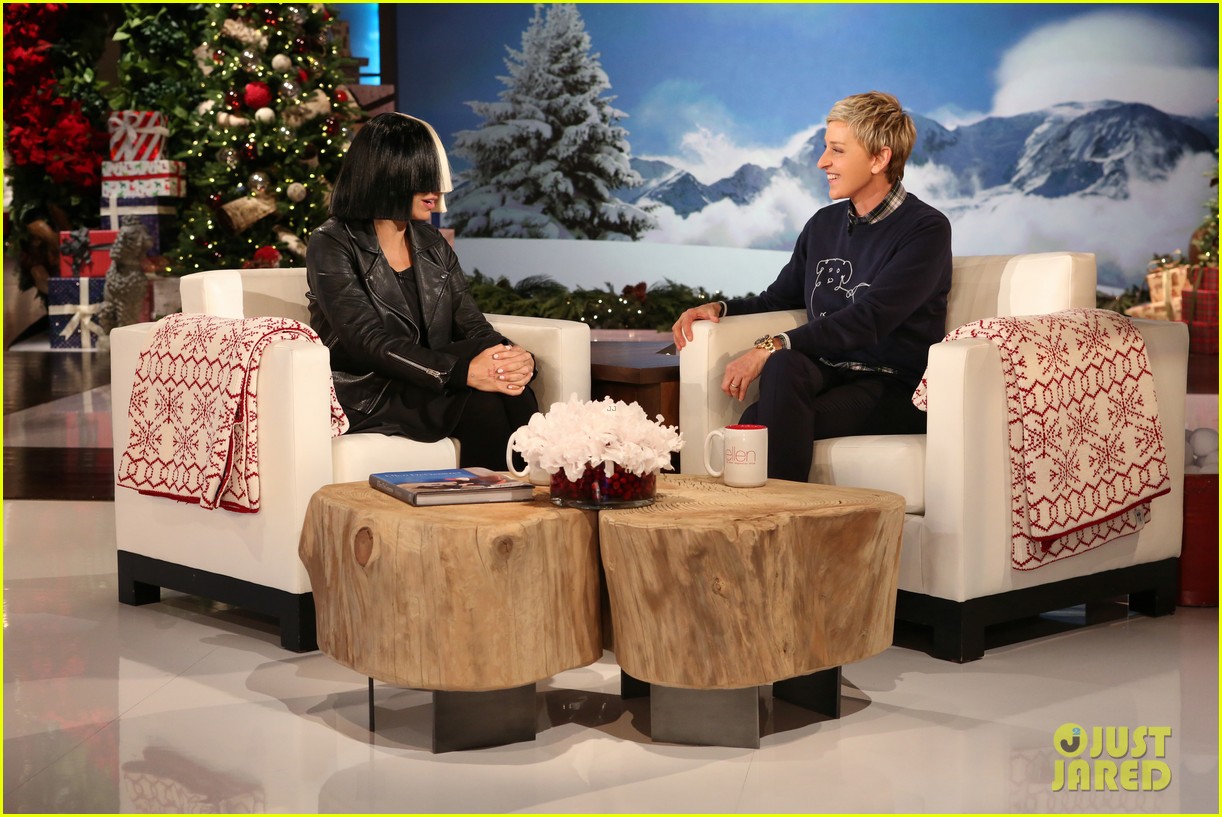 Sia Performs ‘Alive’ with Dancer Maddie Ziegler on ‘Ellen’ (Video