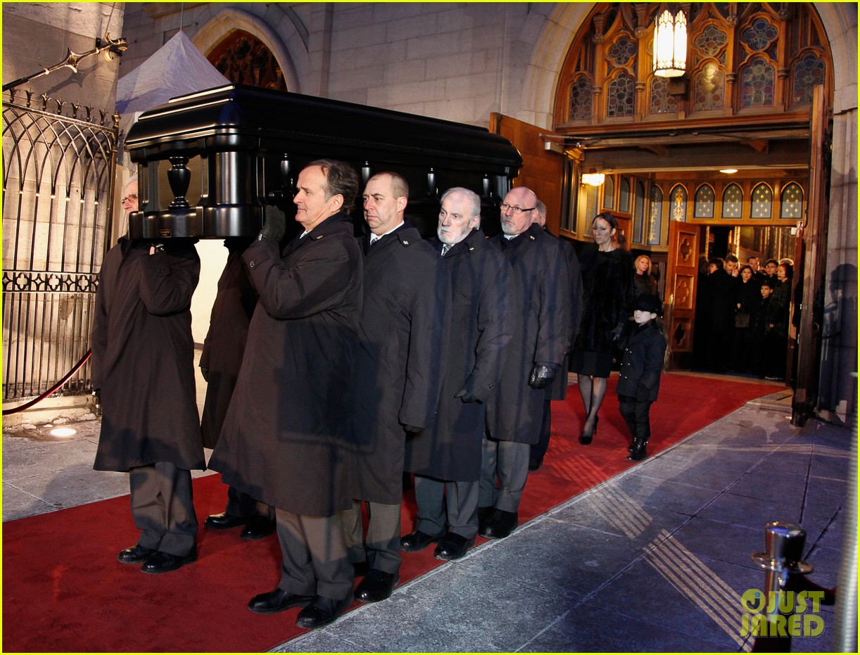 Celine Dion Releases Statement After Rene Angelil's Funeral: Photo 3563428 | Celebrity ...1222 x 931