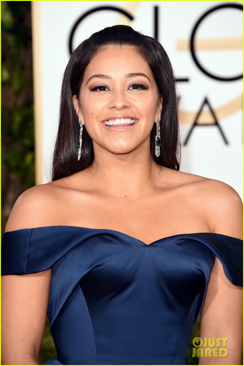 Gina Rodriguez Wows In Gown at Golden Globes 2016 Photo