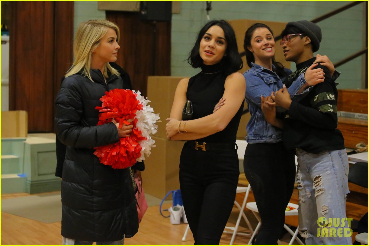 Jessie J & 'Grease Live' Cast Record 'Grease Is The Word' Watch Now