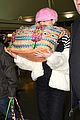 miley cyrus wears ring at airport 02