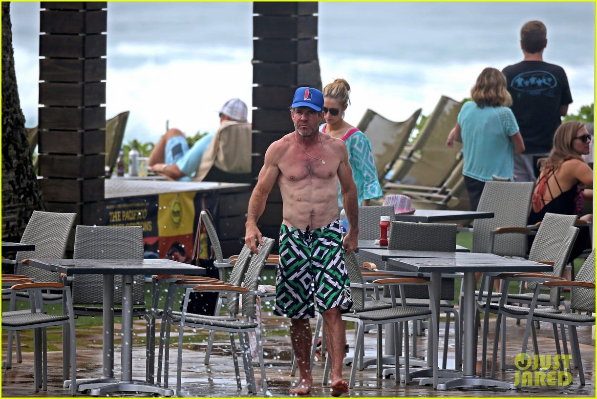 Dennis Quaid Goes Shirtless, Looks Incredibly Ripped at 61!: Photo