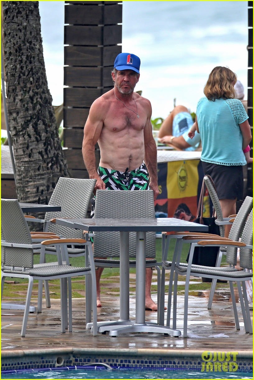 Dennis Quaid Goes Shirtless, Looks Incredibly Ripped at 61!: Photo