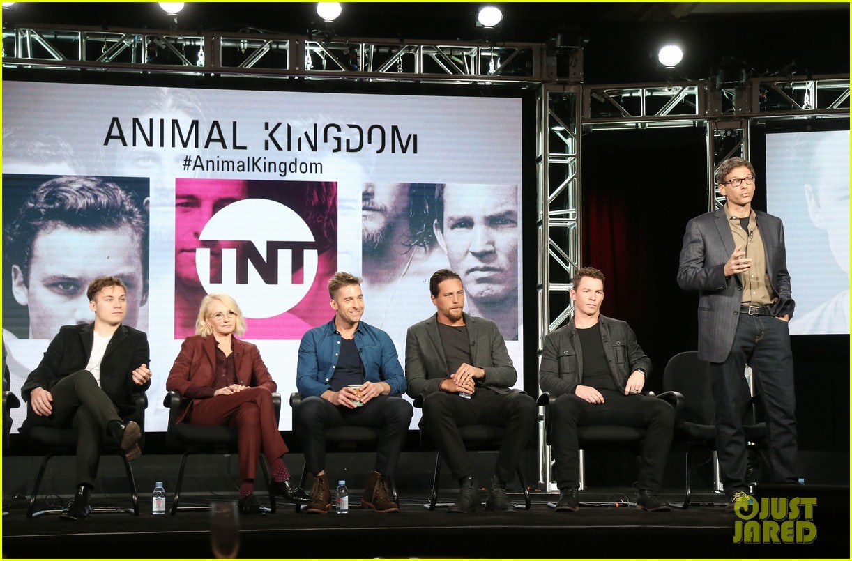 Scott Speedman Goes Shirtless in 'Animal Kingdom' Trailer! Photo