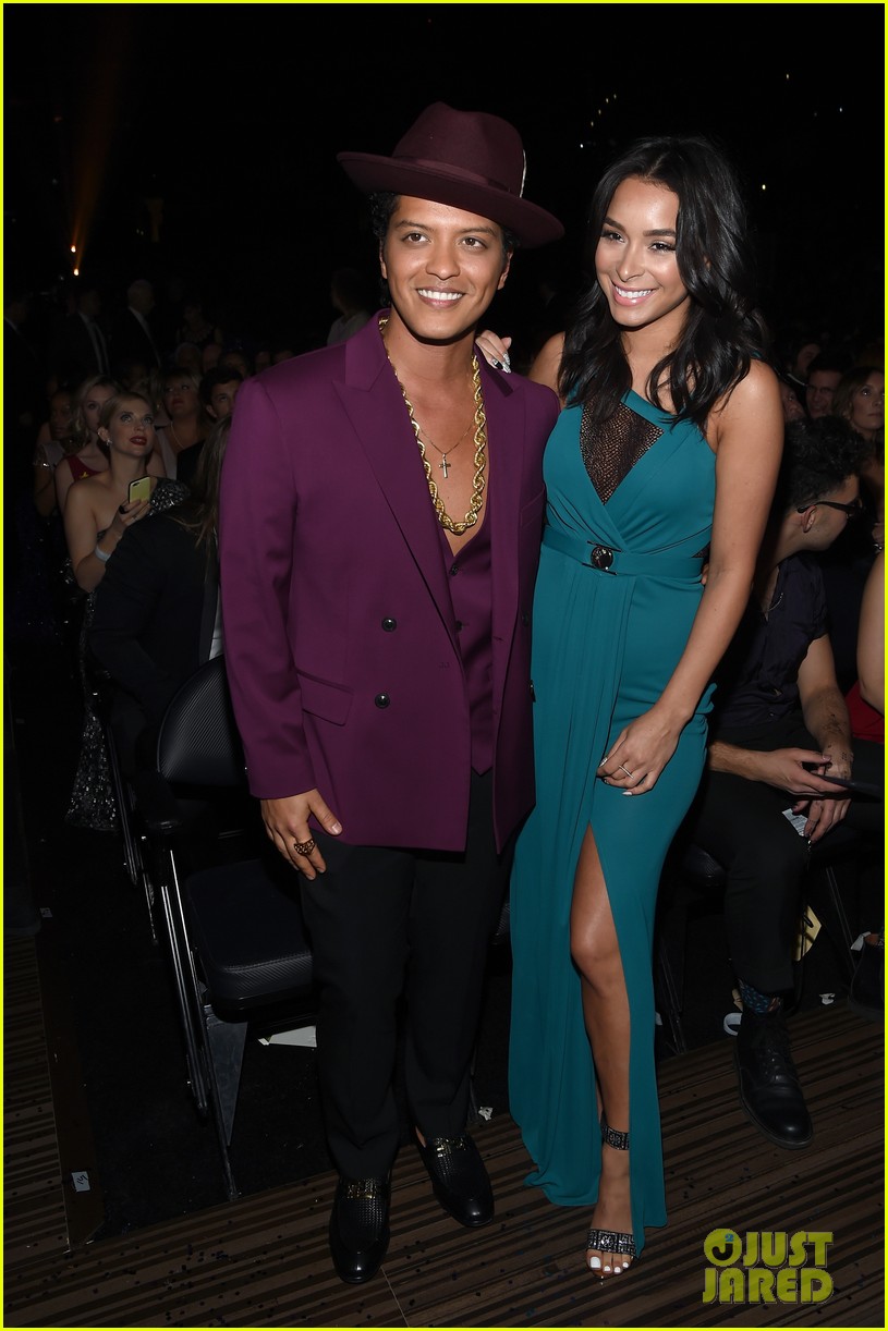 Bruno Mars & Mark Ronson Take Home Best Pop Duo at Grammys 2016 Photo