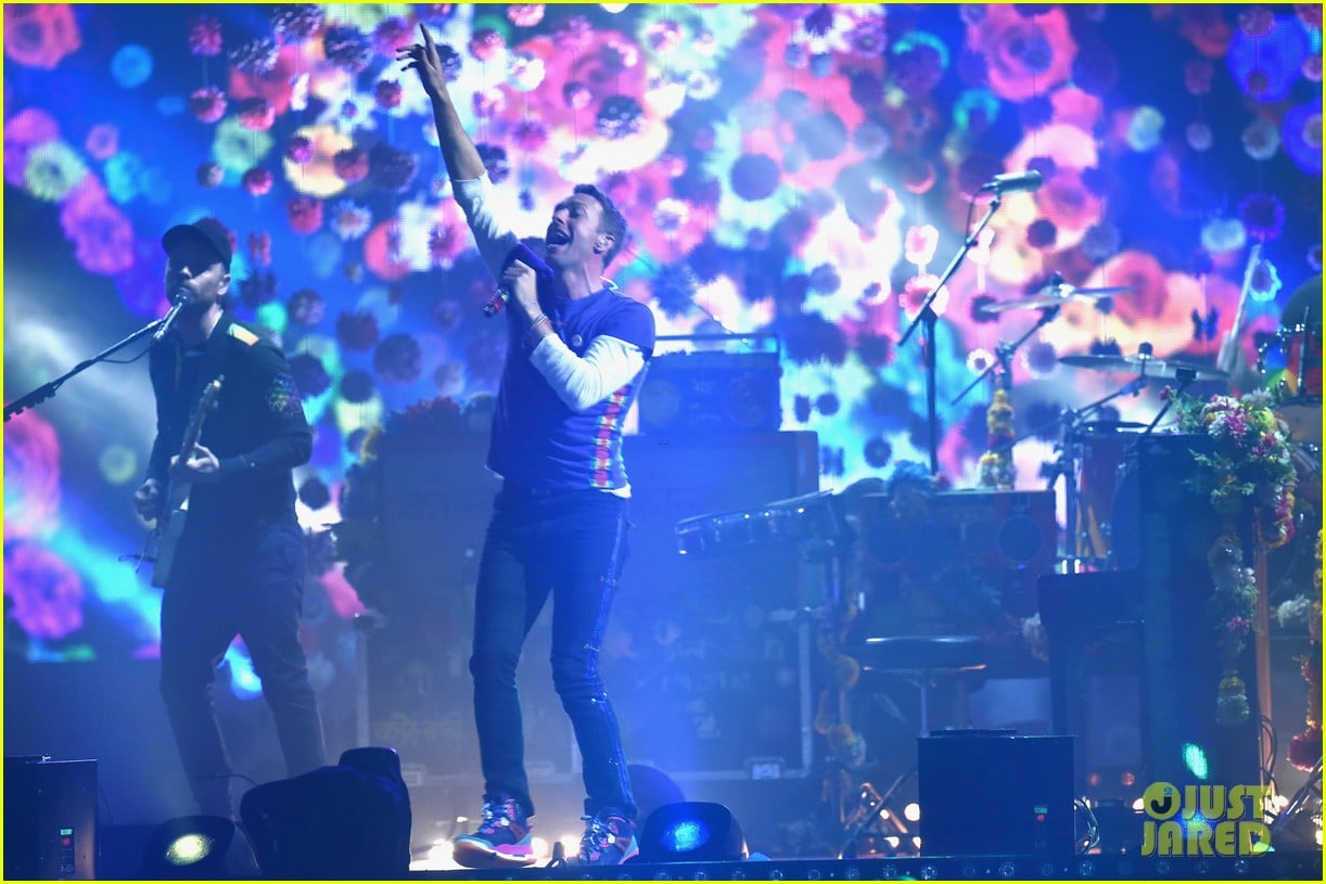 Coldplay's BRIT Awards 2016 Performance Video WATCH NOW! Photo