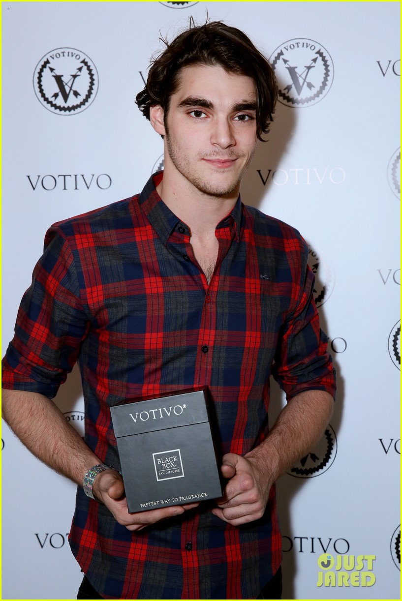 Jamie Foxx Brings Friend's Daughter To Oscar Style Lounge Photo