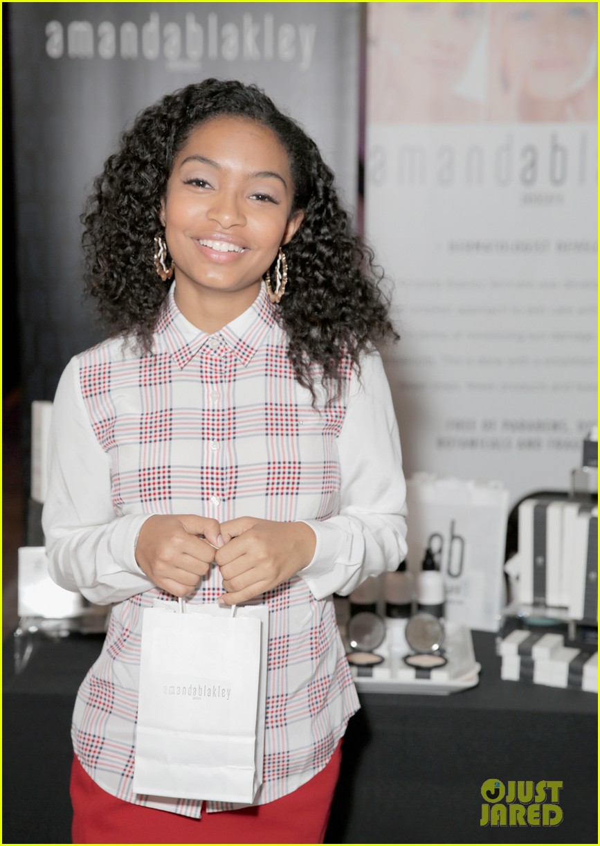 Jamie Foxx Brings Friend's Daughter To Oscar Style Lounge Photo