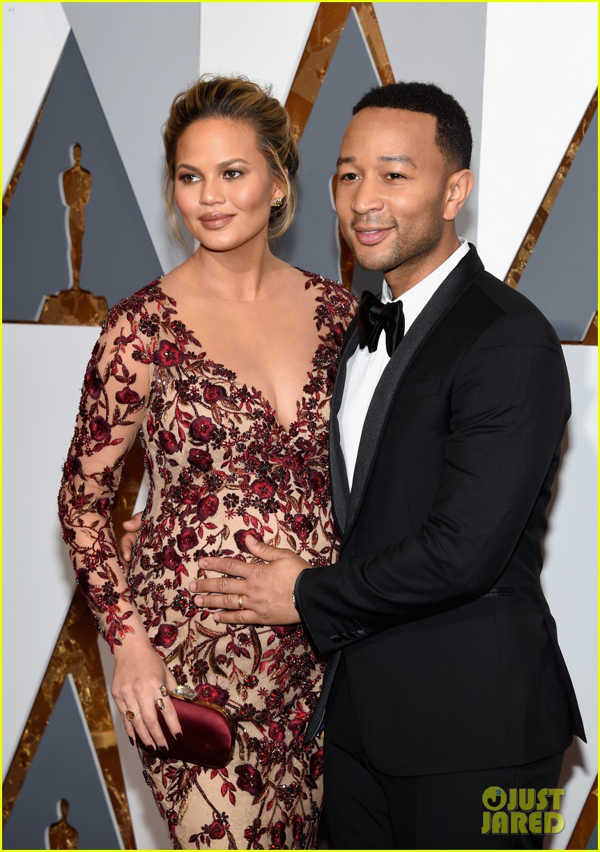 Chrissy Teigen John Legend Are Picture Perfect At Oscars 2016 Photo 3591947 2016 Oscars Chrissy Teigen Common John Legend Oscars Pregnant Celebrities Pictures Just Jared