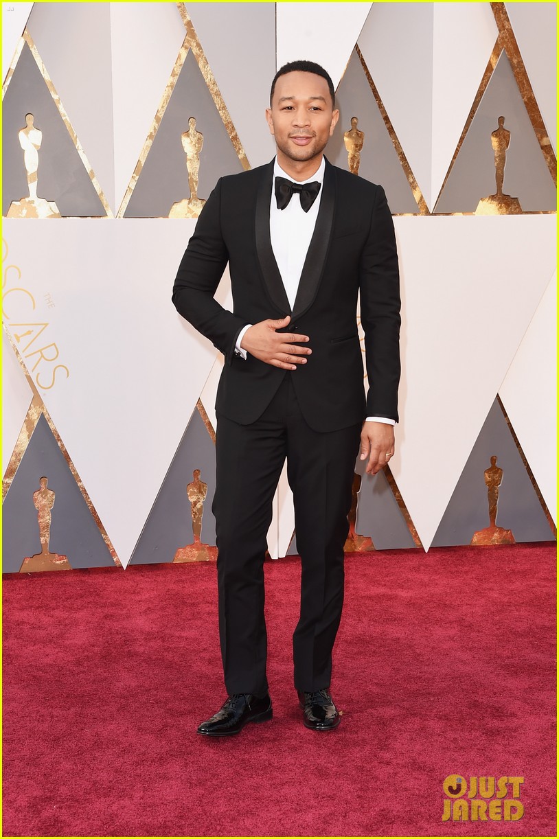 Chrissy Teigen John Legend Are Picture Perfect At Oscars 2016 Photo 3591950 2016 Oscars Chrissy Teigen Common John Legend Oscars Pregnant Celebrities Pictures Just Jared