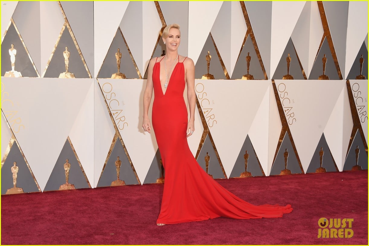 chalize-theron-is-a-vision-in-red-at-oscars-05.jpg