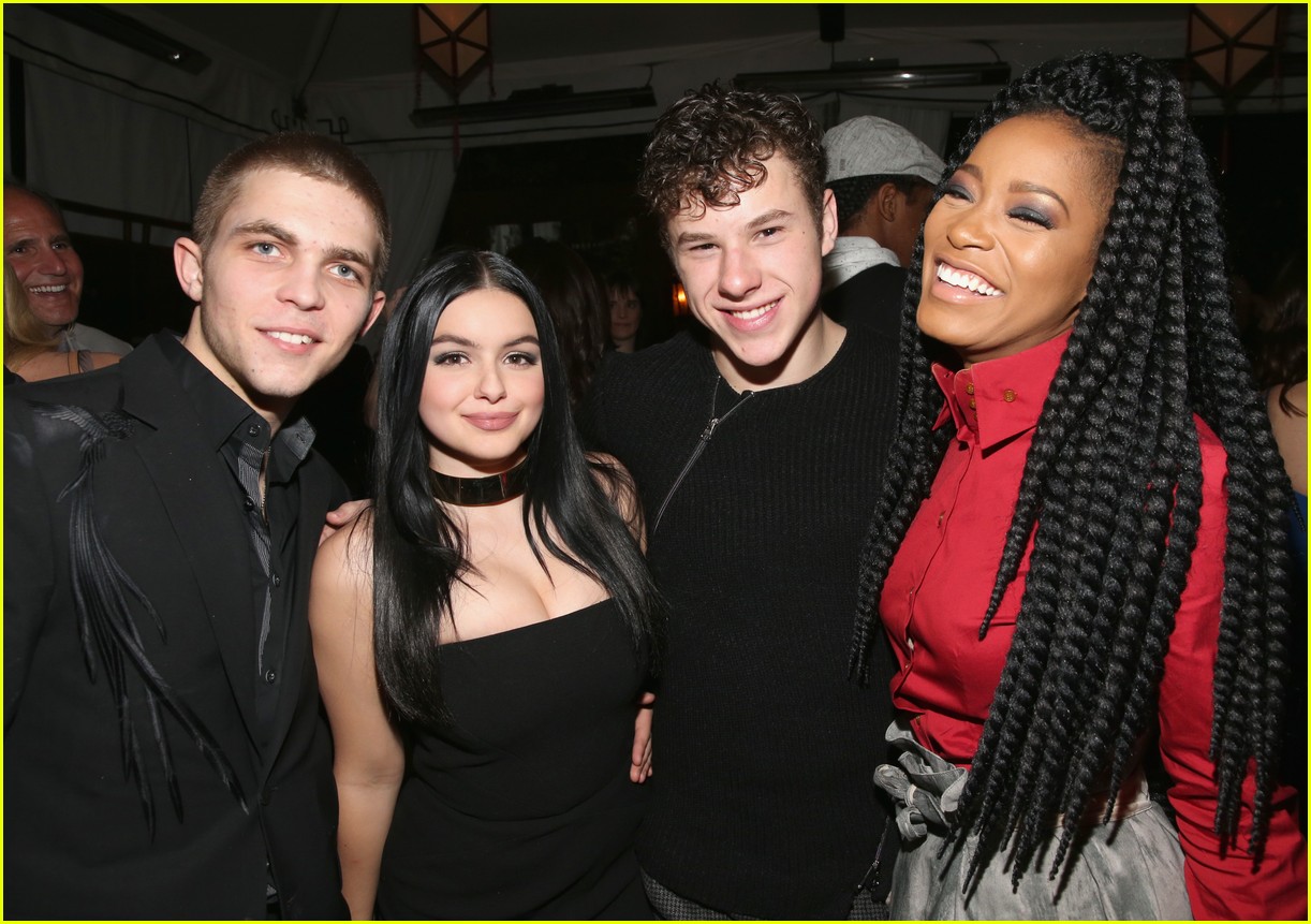 Joey King & Zoey Deutch Bring The Glam To Vanity Fair's Young Hollywood