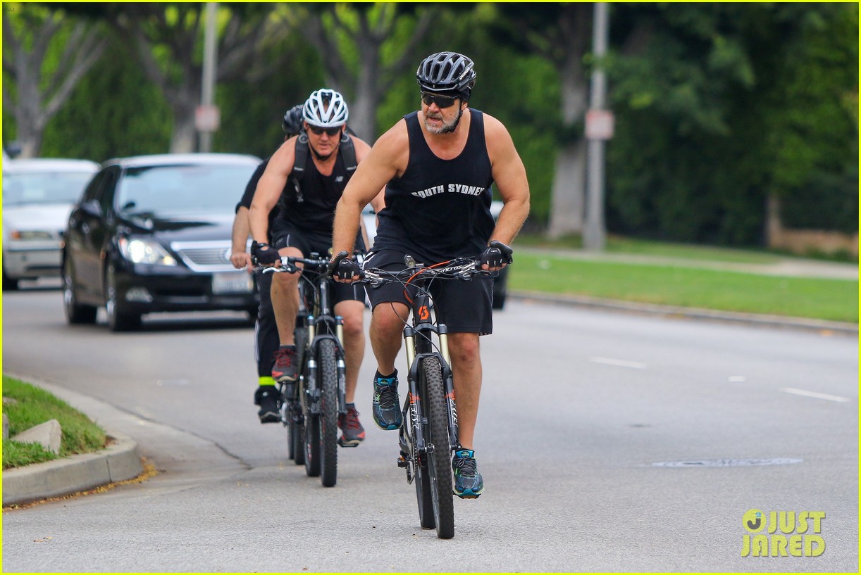 Russell Crowe Shows Off His 52 Pound Weight Loss (Photos): Photo