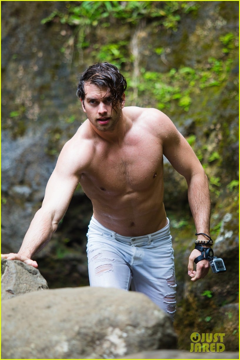The Bold and the Beautiful's Pierson Fode Shows His Ripped Shirtless