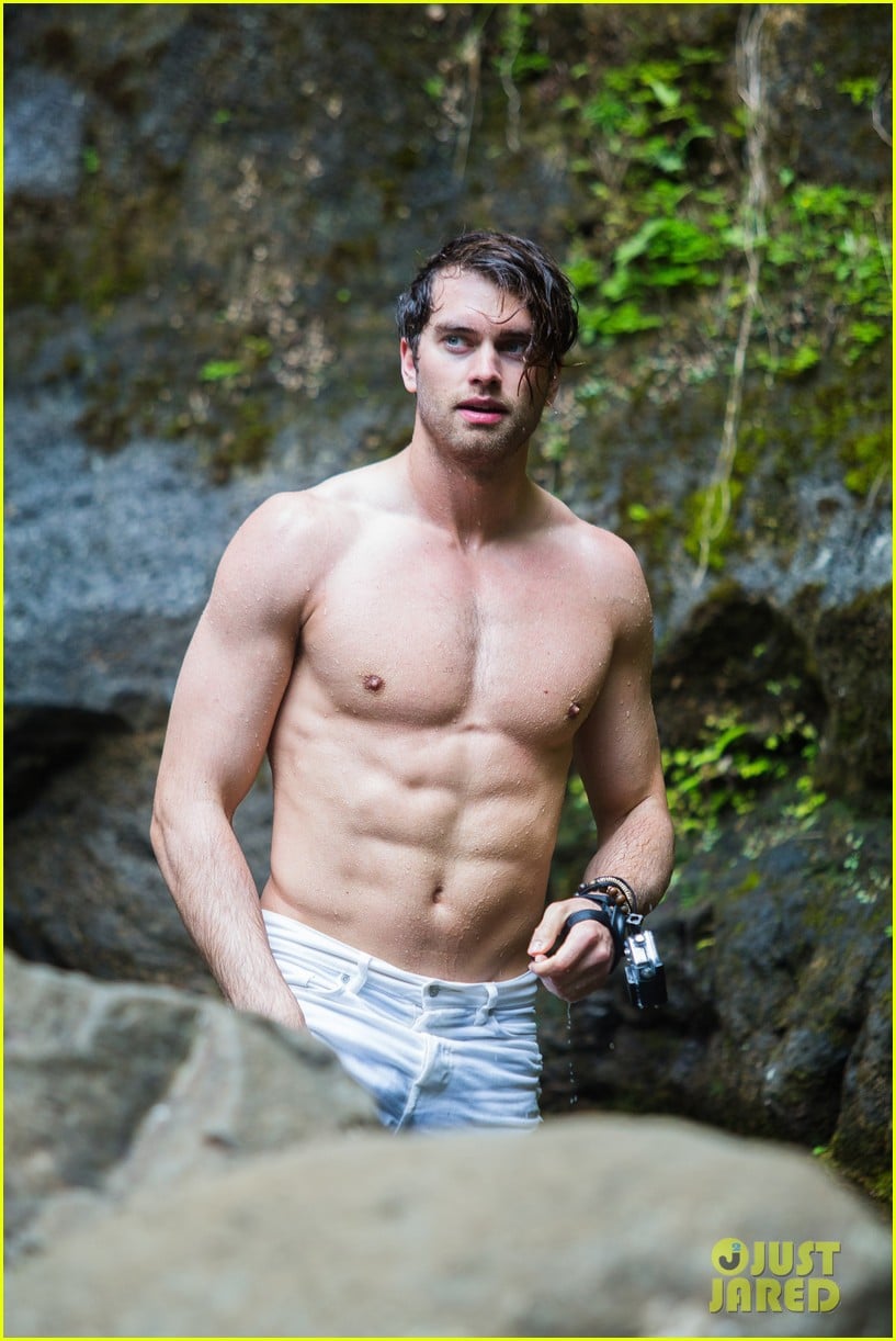 The Bold and the Beautiful's Pierson Fode Shows His Ripped Shirtless