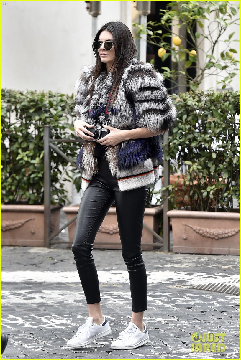 Kendall Jenner Takes Her Film Camera to Rome: Photo 3602507 | Kendall