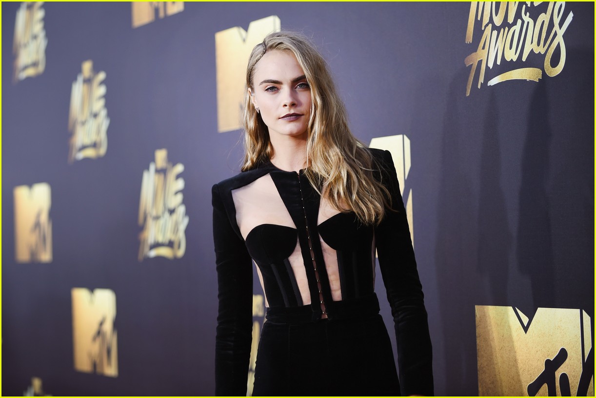 cara-delevingne-mtv-movie-awards-12.jpg
