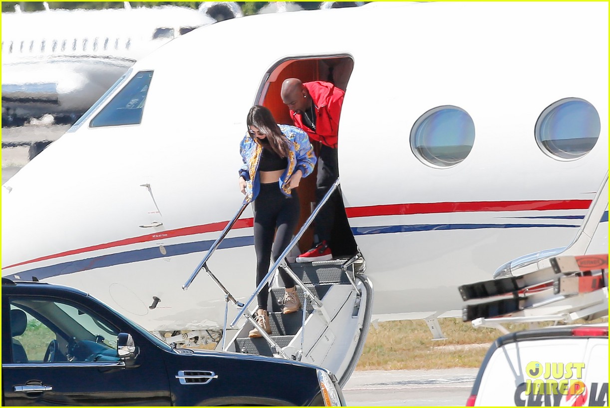 Kris Jenner Jets Kardashian Family Off to Surprise Location Photo