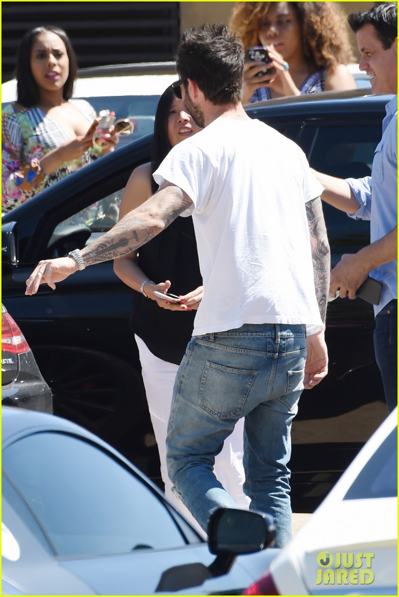 Adam Levine & Behati Prinsloo Involved in Minor Fender Bender Photo