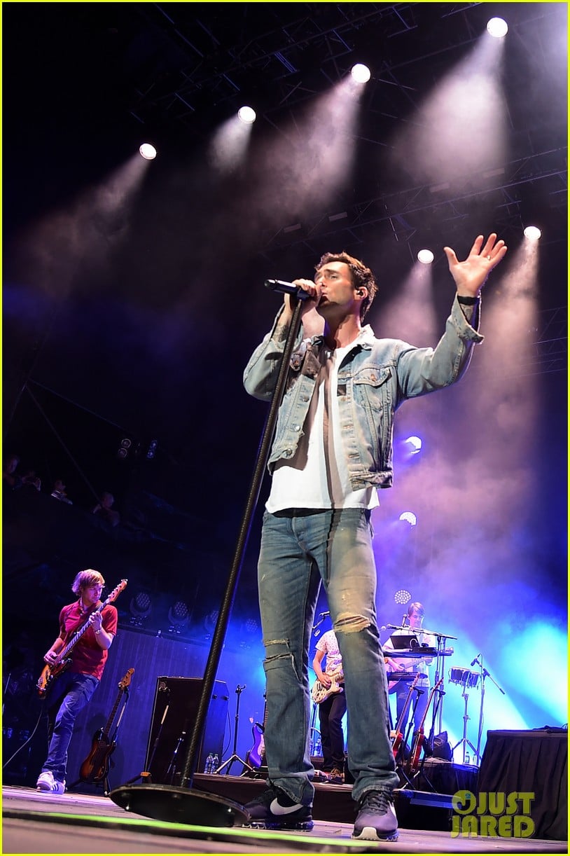 Maroon 5 Performs 'Animals' at iHeartRadio Music Awards 2016 Watch Now! Photo 3622274 2016