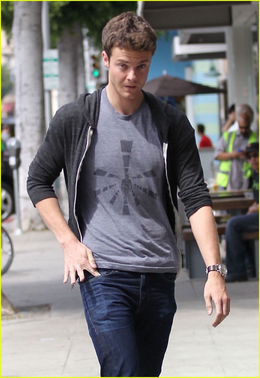 Jack Quaid Talks Growing Up With Parents Meg Ryan & Dennis Quaid: Photo