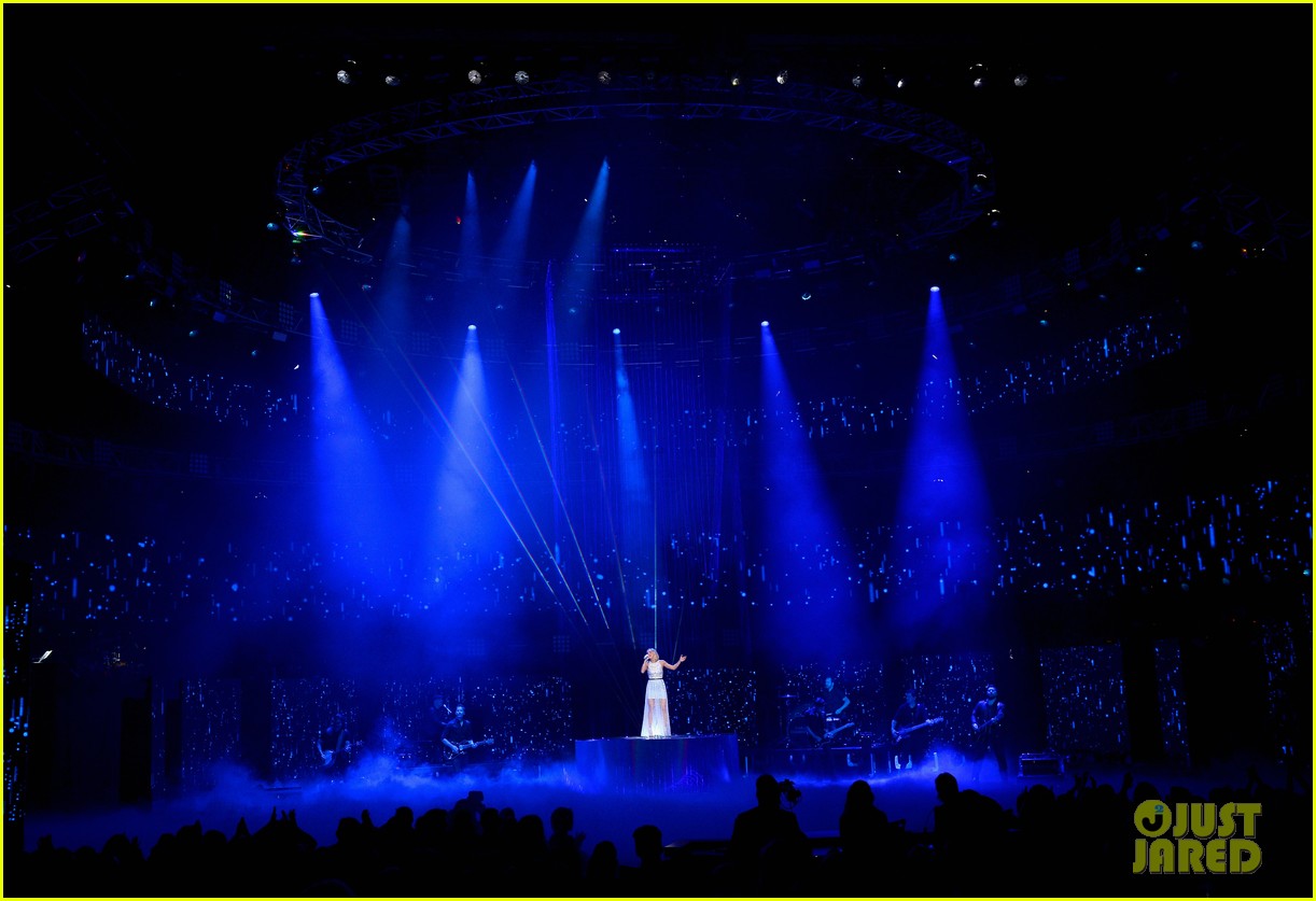 Carrie Underwood Gives Stunning Final Performance on ‘American Idol