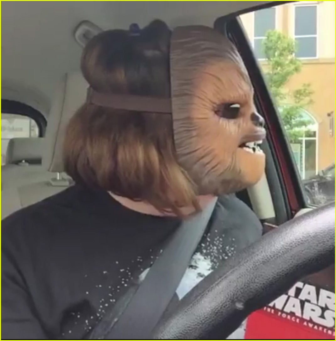 This Woman's Chewbacca Mask Made Her Laugh Hysterically! Photo 3661349