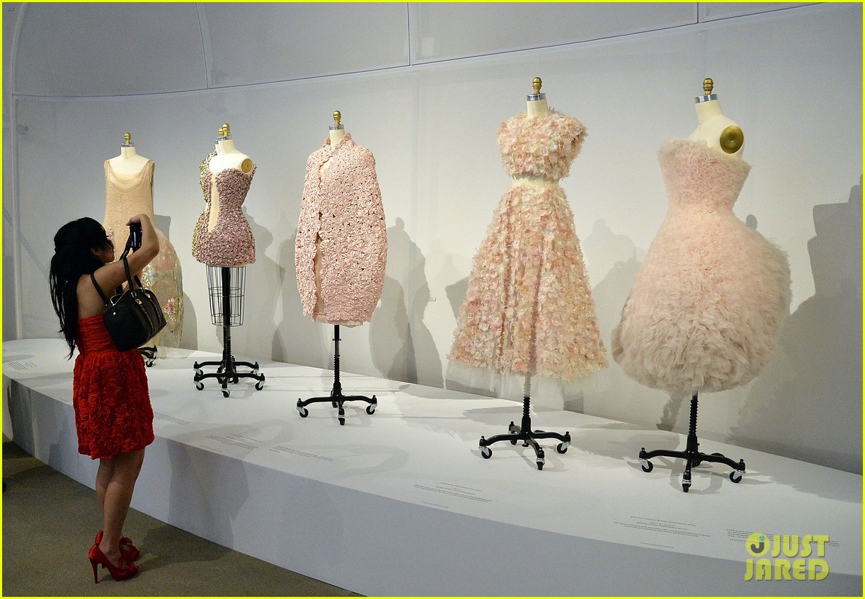 Met Gala 2016 Look Inside at the Costume Exhibit! Photo 3645848