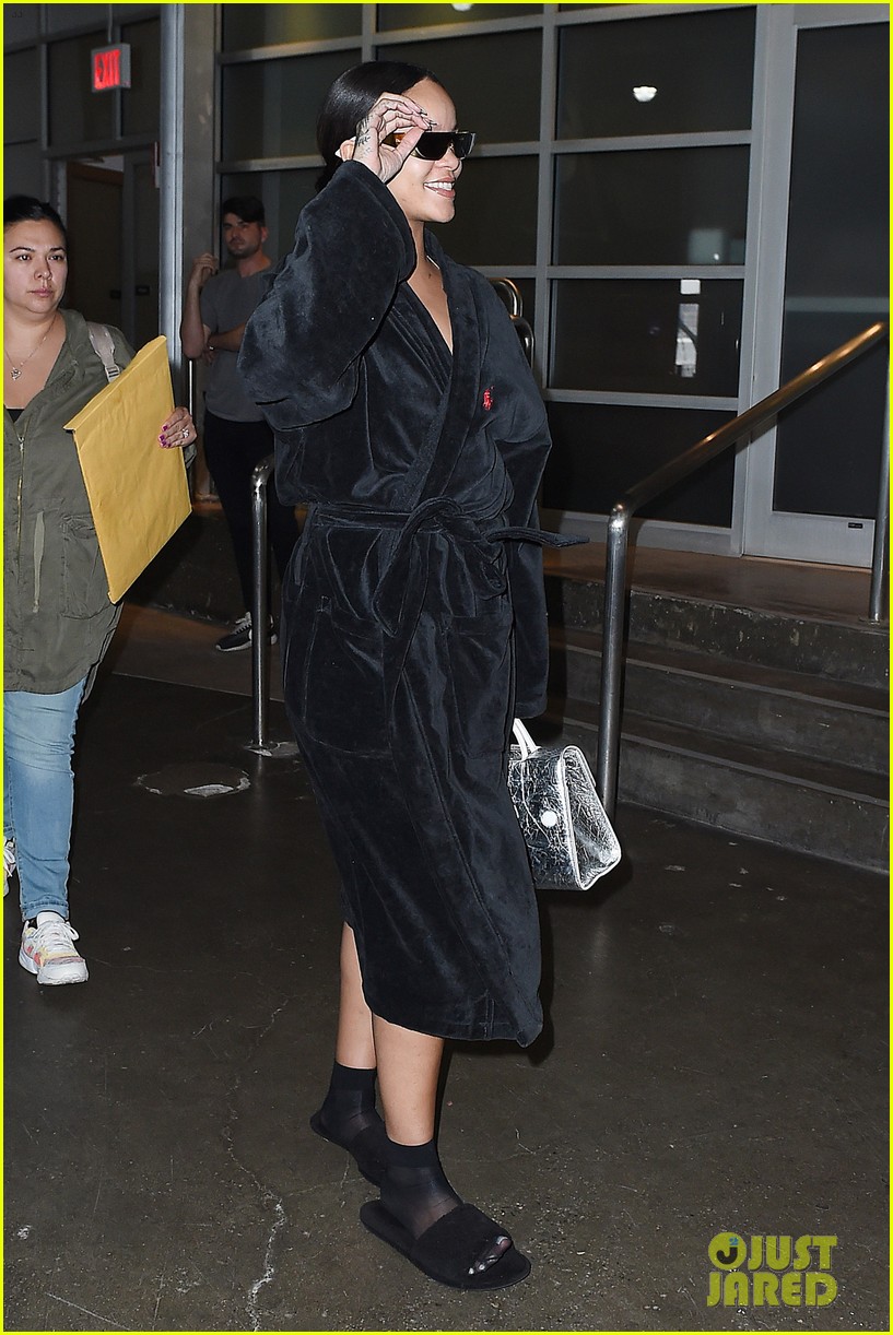 rihanna flip flops