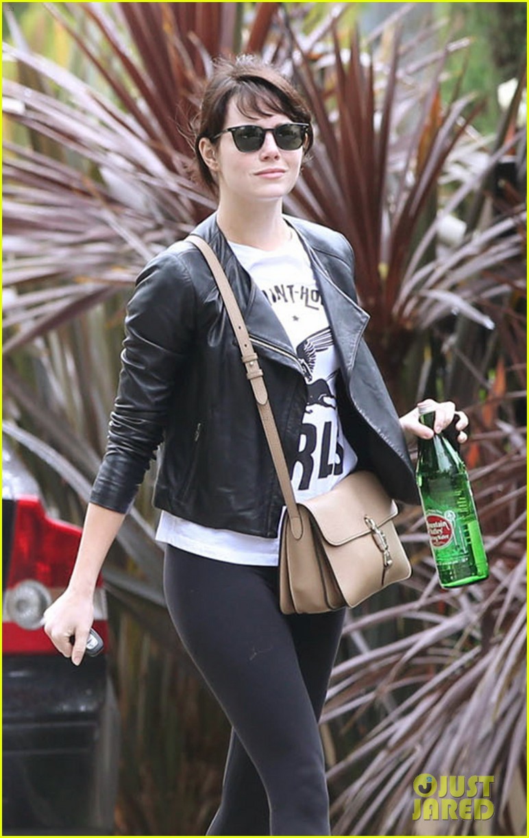 Emma Stone Runs Some Errands on Mother's Day Weekend: Photo 3650636