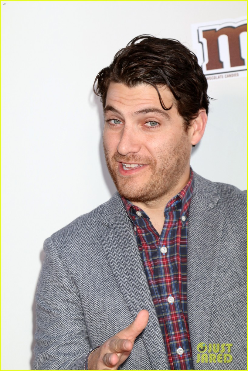 Milo Ventimiglia, Mandy Moore & Sterling K. Brown Team Up For Red Nose