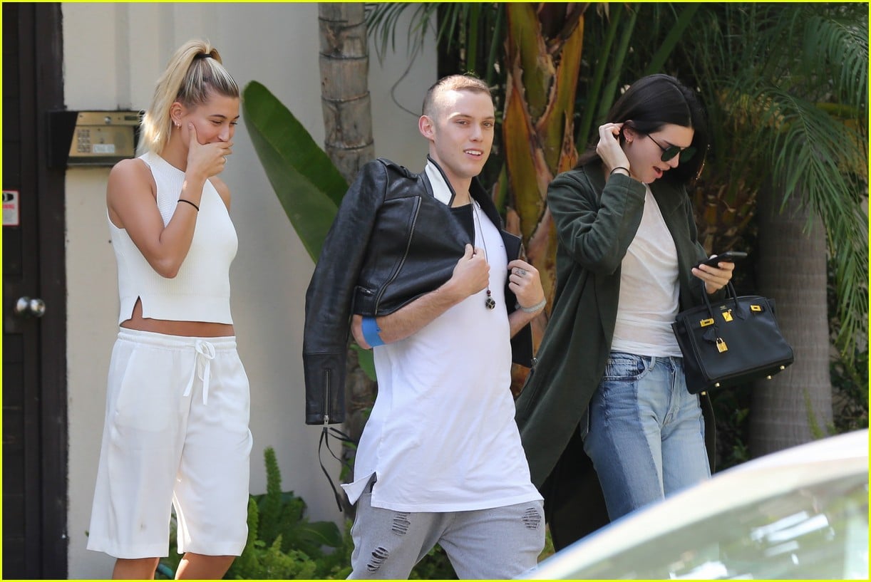 Drake & Hailey Baldwin Pictured on Dinner Date, Spotted Getting 'Very