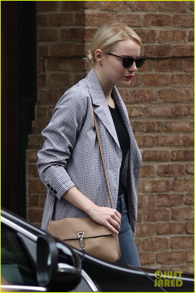 Emma Stone is Leggy & Gorgeous in New York City: Photo 3674212 | Emma