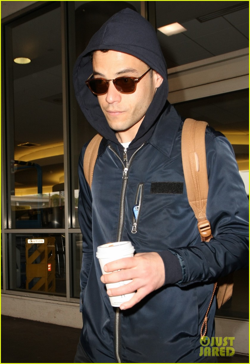 Rami Malek Channels His 'Mr. Robot' Character at the ...