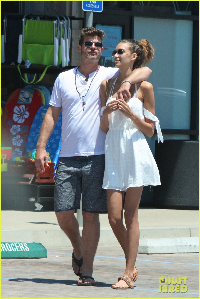 Robin Thicke & Girlfriend April Love Geary Can't Keep Their Hands Off