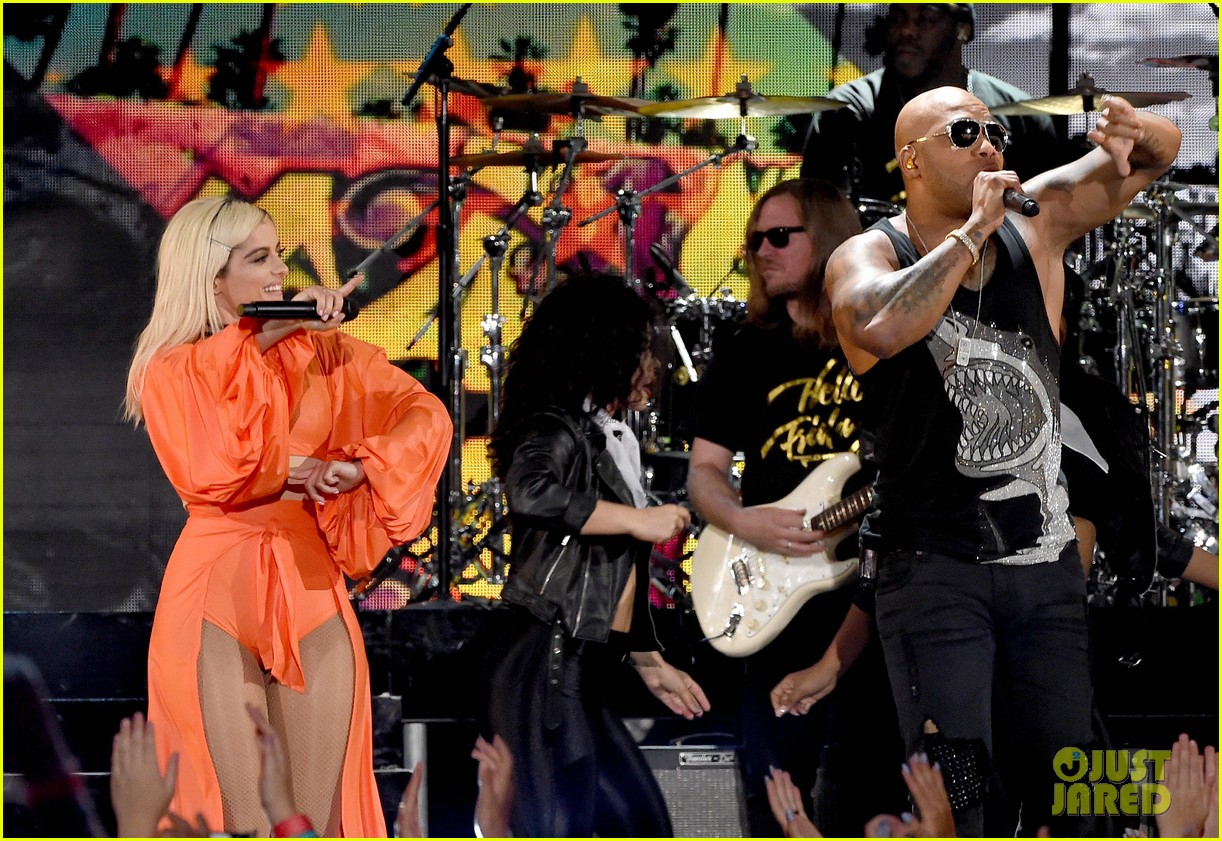 Flo Rida Performs Medley with Bebe Rexha at Teen Choice Awards (Video): Photo 3722674 ...1222 x 841