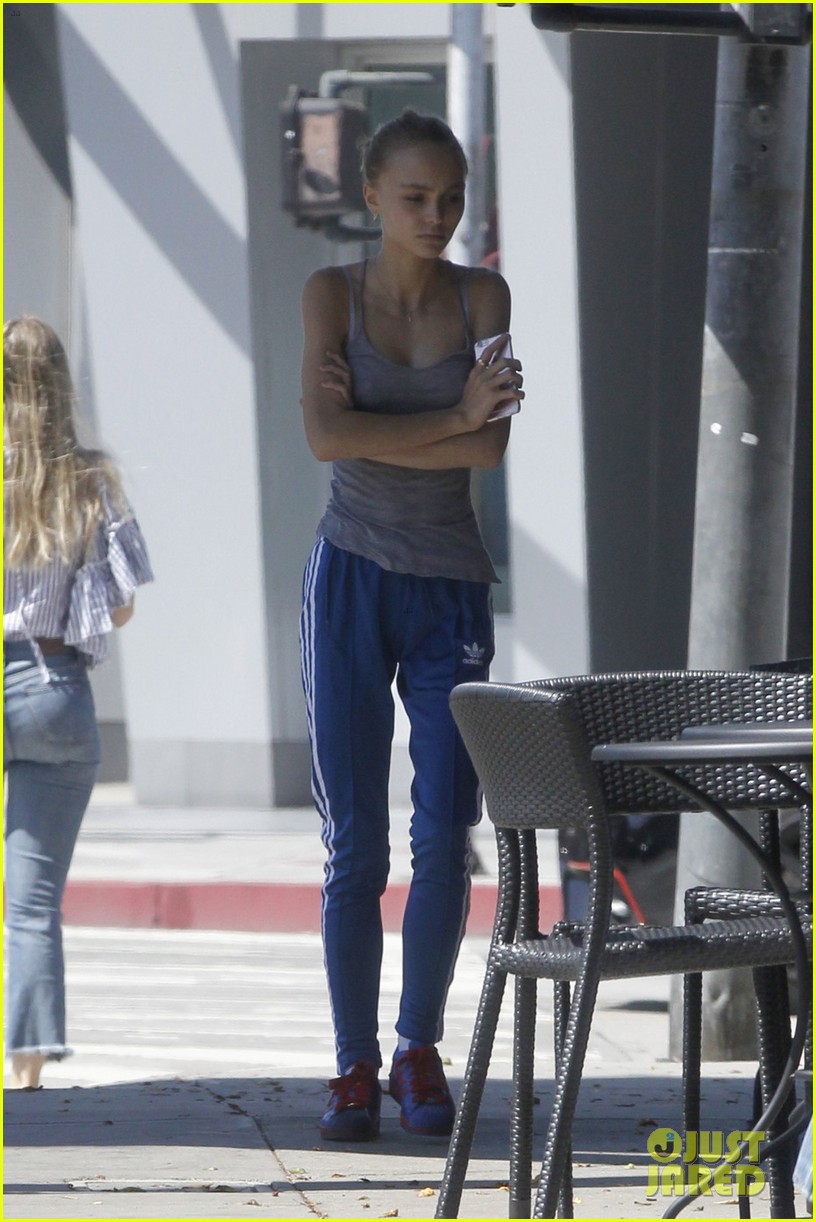 LilyRose Depp Makes an Afternoon Starbucks Stop in LA Photo 3702041