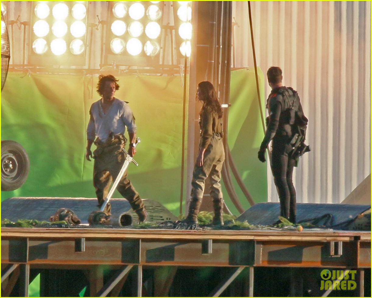 Mark Wahlberg Films Action Scenes for 'Transformers The Last Knight