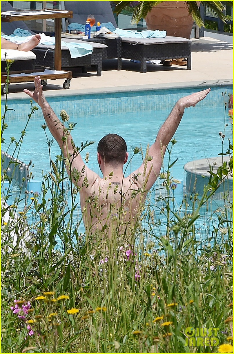 Sam Smith Goes Shirtless While on Vacation!: Photo 3700886 