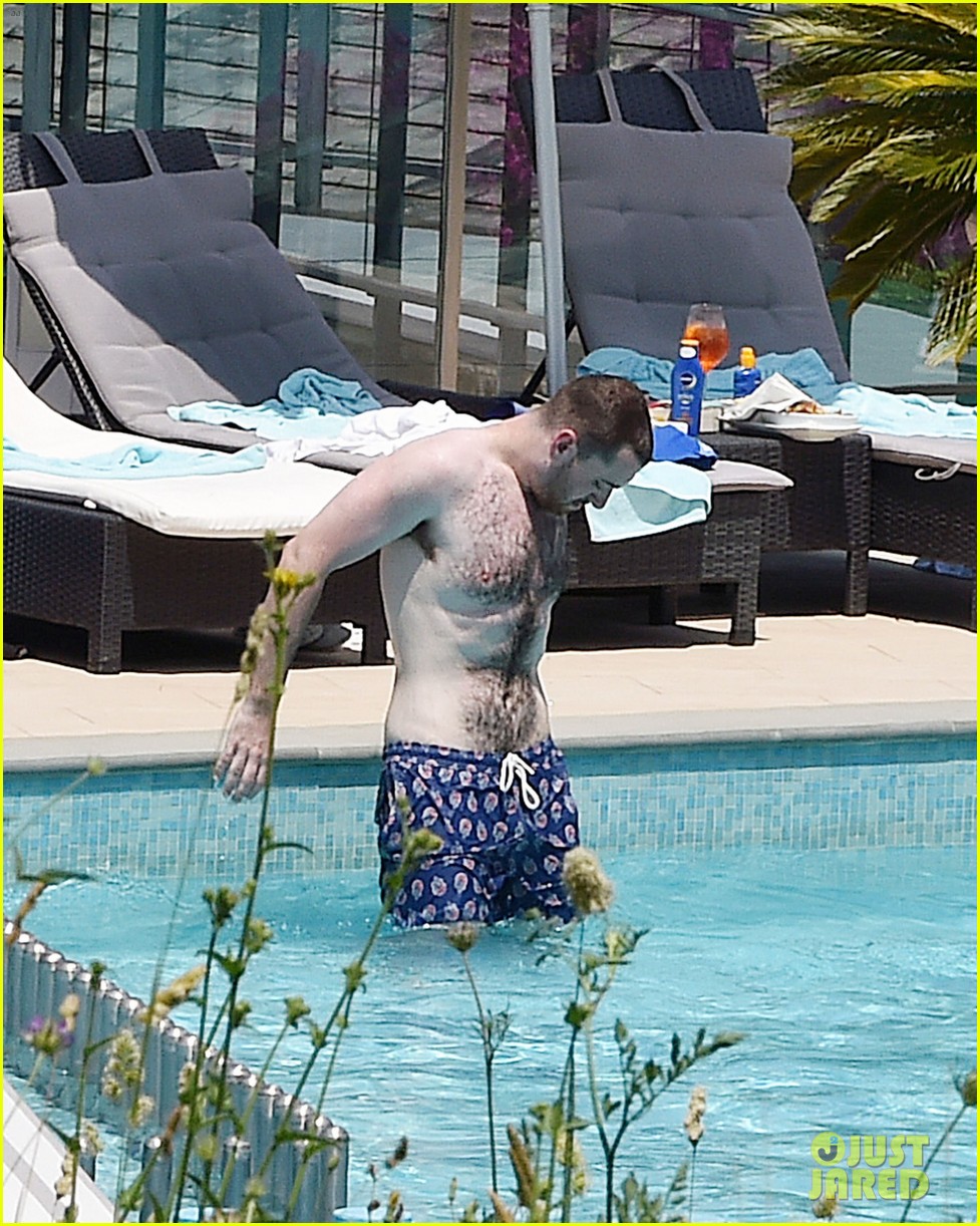 Sam Smith Goes Shirtless While on Vacation!: Photo 3700882 