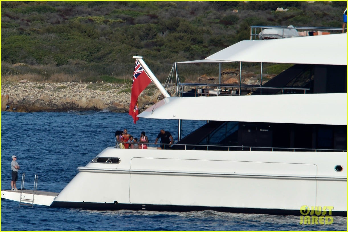 Beyonce Jumps Off Giant Yacht in Italy See the Photos! Photo 3736327
